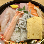 三河湾直送 魚喜 - ８種海鮮丼ＵＰ