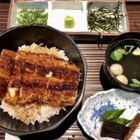 うなぎ料理 澤正 - 名物ひつまぶし(吸い物、薬味一式、お出汁、お漬物付き)