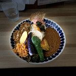 8 CURRY - こだわりハチカレー&パキスタン風無水カレー
　5種の素揚げ野菜　　辛口
糖質OFFのローカーボ