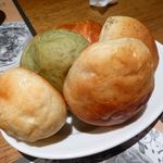 鎌倉パスタ - 食べ放題のパンたち