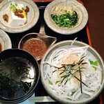 Shouya Seiseidou - 上カル、上ロース盛り合わせセット
      サラダ、ナムル、お豆腐