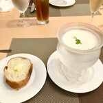 シェフ植田 - ◆季節のスープ
            白桃の冷製スープ　ミントジュレ
