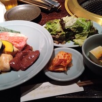 松阪苑 - カルビとホルモン3種類盛り