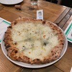 ア フェネステッラ - 