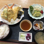弥生 - 天ぷら定食の全容