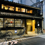 まんざら亭 NISHIKI - 【外観】【まんざら亭 NISHIKI】元々は、呉服屋跡をリノベーションした店舗。