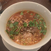 銀座ブルーリリー ステーキ＆チャイニーズレストラン - 担々麺の黒