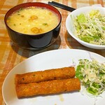 Ajian Kicchin Karau Ma - 水牛モッツアレラのチーズ入りスープライス、9種の野菜セットサラダ、絶品シシカバブ