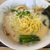 ぶんぷく 二代目 小島屋 - とんこつ白湯ラーメンでちょっと麺を盛り上げた後