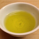 緒方 - お飲み物①水出し玉露【冷】
      甘みを感じる水出し玉露です