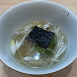 飯田商店 - お出汁割り ※追加で少し麺が入ってる