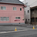 甘党の店 やまと - 道路を挟んだ反対の駐車場