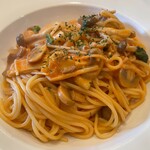 スパゲティハウスマッキーデニム - 料理写真:森の幸トマトクリームパスタ