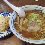 あたり亭 - 半チャンラーメン 700円