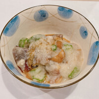 うを徳 - 鰹のニンニク醤油和えとオクラ、ナメコ、山芋のとろろがけ