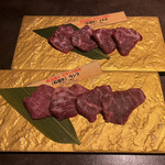 Yakiniku Gokujou Gyuu - どちらもミニで注文。牛の旨みがすごい。