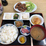 信栄食堂 - カルビ定食