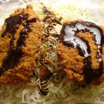 辻肉店 - 続いてのコロッケ2個に豚カツソース