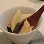 オマージュ - フォアグラフランにスプーンを入れ