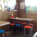 酒場 岩科 - テーブル席もある