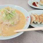 Kurumaya Ramen - 味噌バターラーメン&餃子