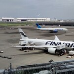 Vidofuransu - ちょうどユナイテッド航空が到着するタイミング。サンフランシスコからの長旅、お疲れさまでした♪