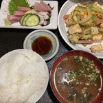 居酒屋　武吉 - ゴーヤチャンプルーにご飯、刺身、味噌汁セットです。