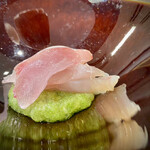 割烹 新多久 - 松笠焼きの甘鯛より大ぶりの個体を2日寝かせて胡瓜のジュレと共に。ねっっっっとりとした身に酔いしれながら胡瓜のサッパリしたジュレがまたキュンです