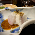 割烹 新多久 - ハタの皮だけを寝かせて皮目を炙るとかいみふーです。うますぎる。かんずり醤油とオリーブオイルは家でも絶対やる！