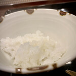 割烹 新多久 - 新潟県産コシヒカリ　最初は少し香りが薄いかな？と思いきや食べ進むうちにどんどんエネルギッシュに