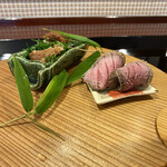 割烹 新多久 - 料理人であり猟師である弟さんが獲って捌いたイノシシは臭みどころかあまりのクリアな旨味に驚きしかない。この肉ならいくらでもいける！！