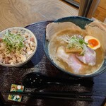 麺々 結び - 鶏豚々+ネギ塩チャーシュー丼