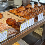 トラン・ブルー - クロワッサンは昼過ぎに焼き上がるようです。