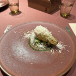 モノリス - ❺花ズッキーニ、天使の甘海老、とうもろこしのフリット、パルミジャーノレッジャーノ、カレーとバジルのソース。