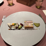 モノリス - ❹ネオ、パテ、モノリス。