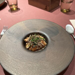 モノリス - ❻煮穴子の炙り、フォアグラのポワレ、ゴボウと枝豆のリゾット、サマートリュフ、ペリグーソース。