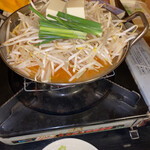 スパ・アルプス - もつ鍋　1年中メニューにあるのが嬉しい締めにラーメン入れたようなご飯だったよーな…