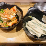 立ち飲み マルイチ 立石店 - オクラの胡麻和え、とうふなっとうキムチ【日替わり】。