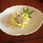 米田工房 そばえ庵 - ズッキーニの甘酢かけ、アマランサスを載せて・・・。（サービス）