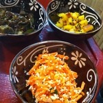南インド料理 なんどり - カレーに付くにんじんサラダとポリヤル2種（じゃがいも、茄子）