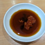 ドライブイン鳥 - 甘辛いタレに辛子ニンニクをイン