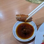 ドライブイン鳥 - 鶏モモをリフトアップ