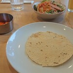 つきカレー&ナンハウス - アチャールだっけ?とバカボンパパ