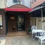 ショコラティエ・ミキ - 奥まっていて判りにくいので、道路に看板が出ていました(o^－^o)