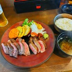 神戸牛炭火ステーキ・逸品 寅松の肉たらし - 