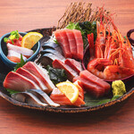 Assortment of 5 sashimi pieces