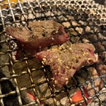 炭火焼ホルモン ぐう - 角切りロース