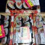 イオンモール - 料理写真:５種具材のねばねば中巻(358円＋税)、彩りトロたく中巻(358円＋税)、海老を楽しむ９種具材の海鮮太巻(498円＋税)が、半額だったので購入しますた。
