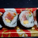 イオンモール - 海老を楽しむ９種具材の海鮮太巻
