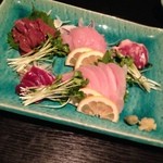 地鶏の刺身 5点盛り 1500円。